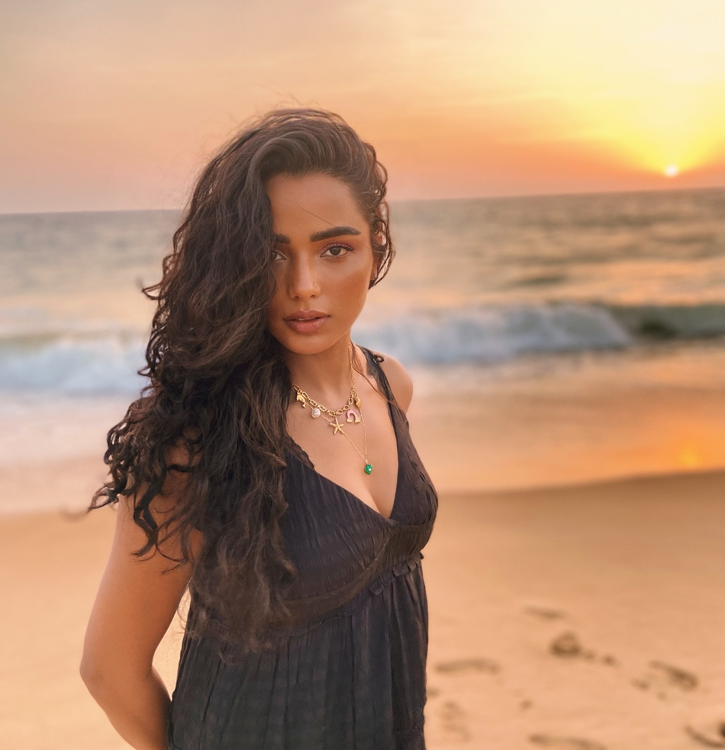 Sunset Serenity: Miss Das Captures Beach Moments Miss Das radiates coastal charm as she unveils breathtaking beach sunsets and ideal vibes!