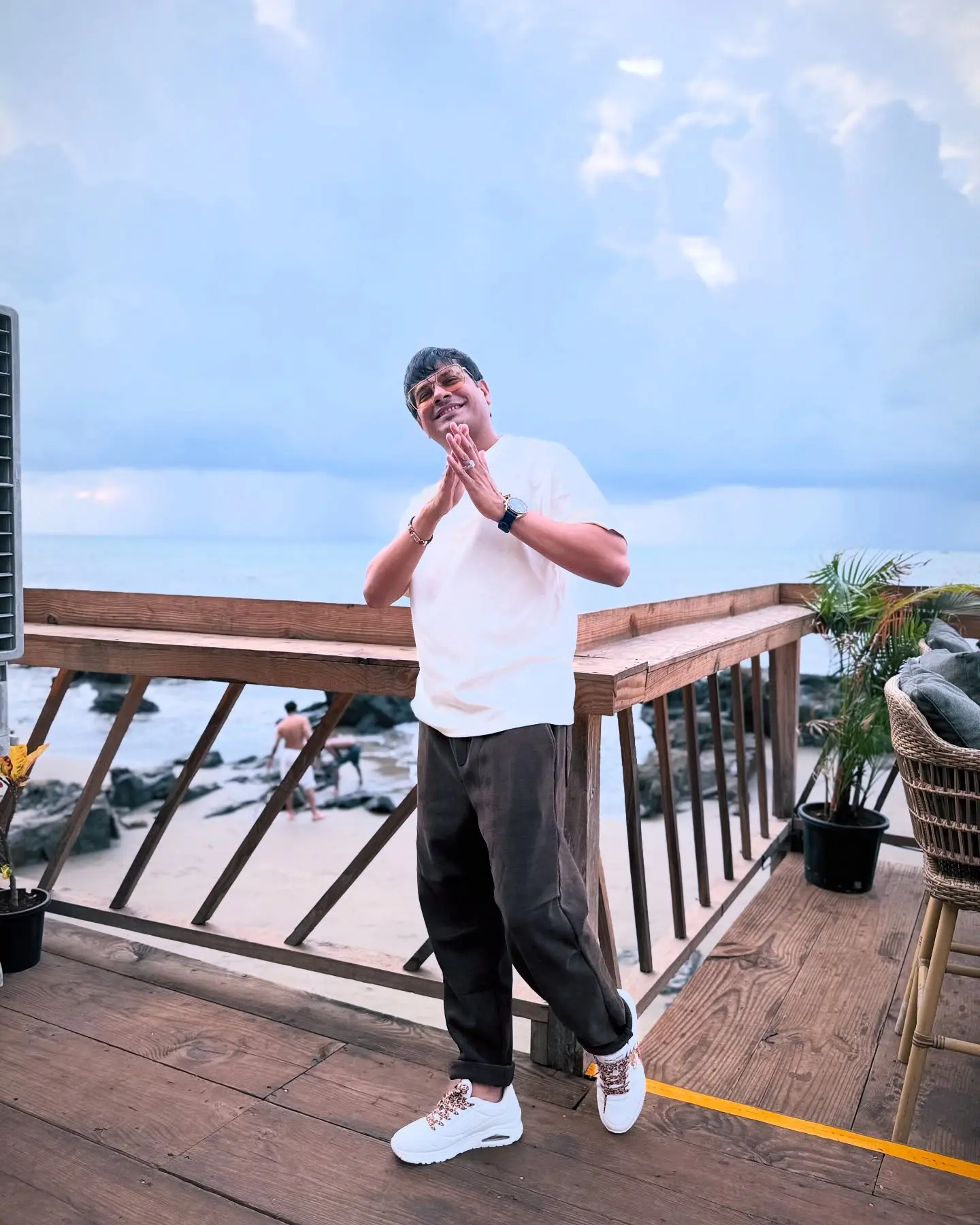 Sunset Soiree In Goa: Vicky D Parekh’s Beach Bliss Celebrity Vicky D Parekh basks in serene coastal hues, celebrating golden beach magic!!!!