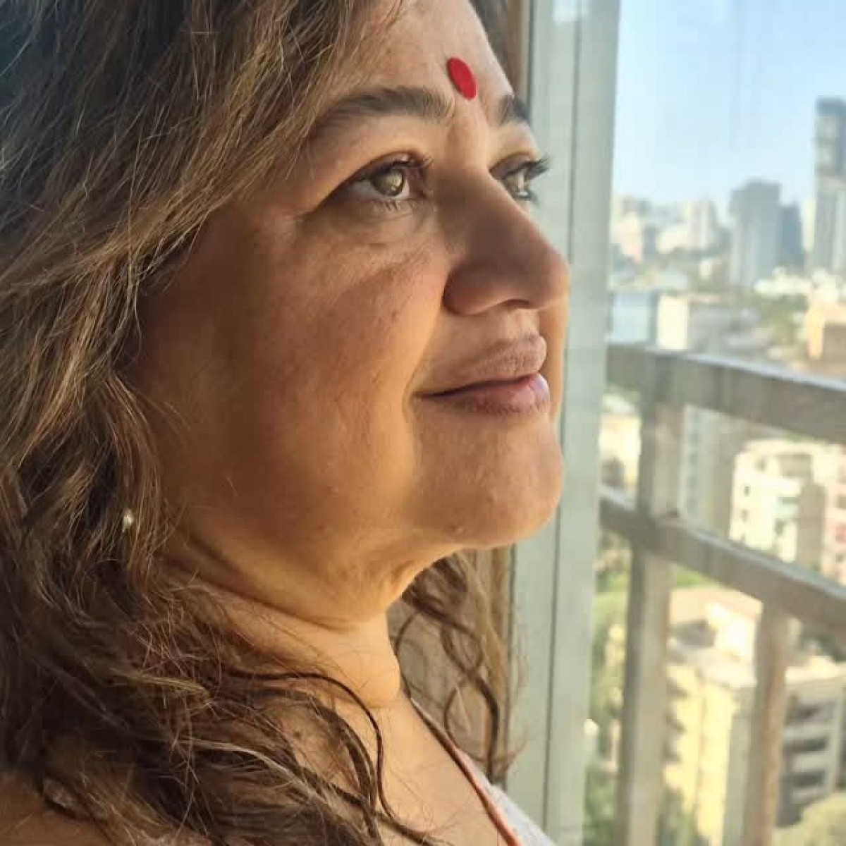 Embracing heartfelt moments and timeless style, the actress charms with ethnic elegance!!!