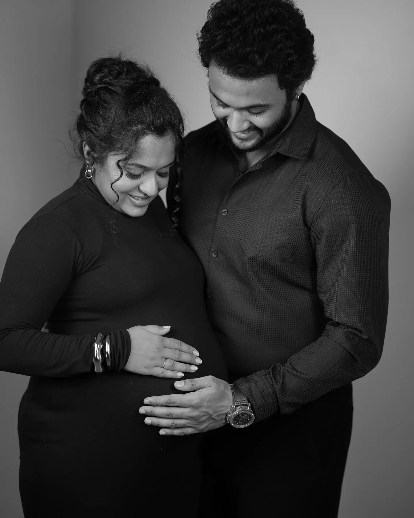 A stylish maternity session capturing the essence of love, dreams, and joyous parenthood.