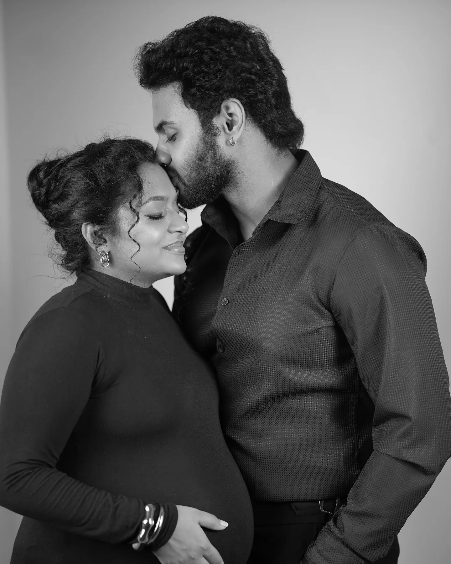 Symbol Of Love: Maternity Photoshoot Unveiled