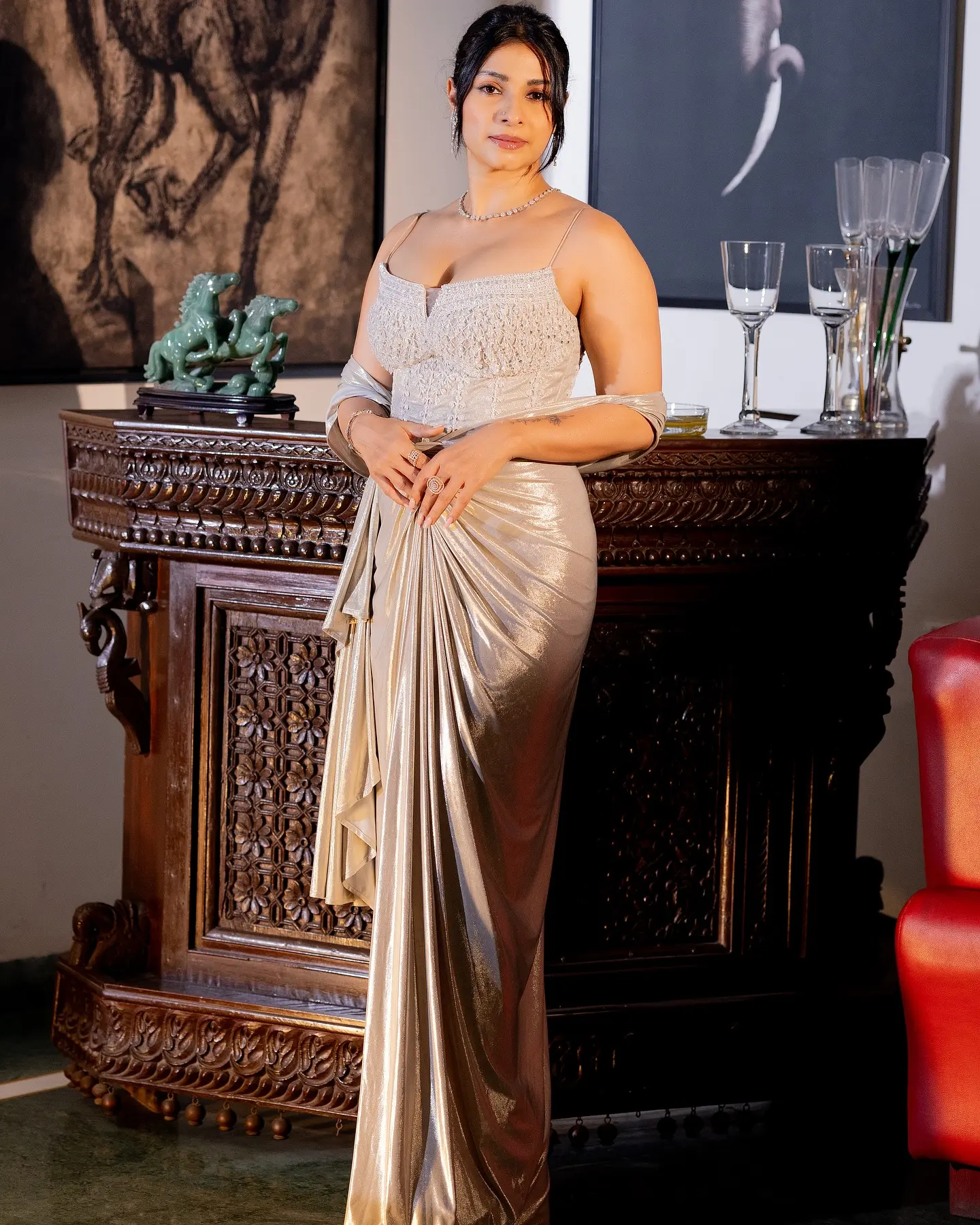 Tanisha Mukerji Wows In Cultural Saree Elegance