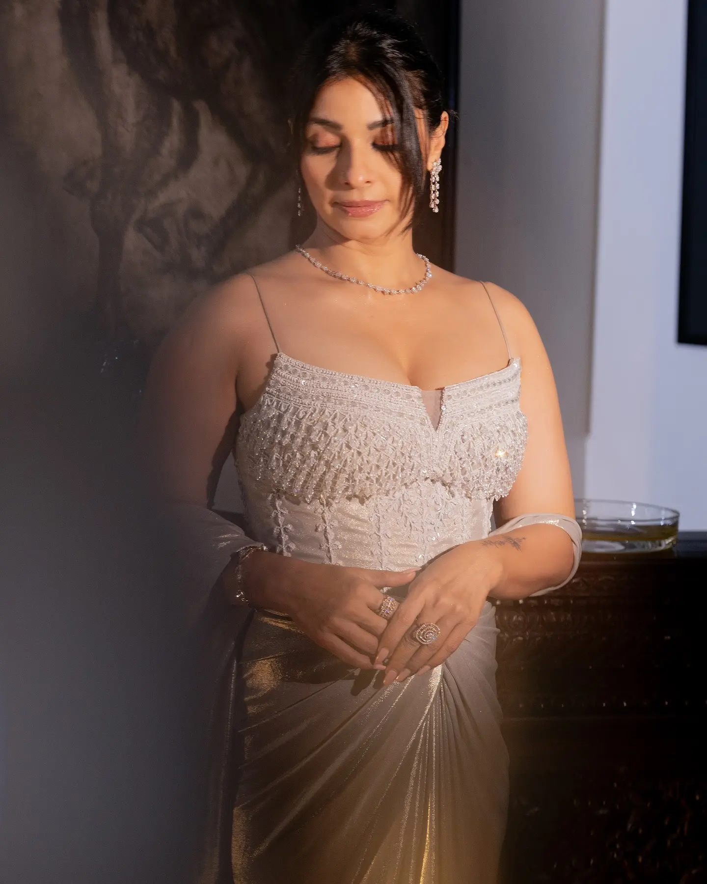 Tanisha Mukerji Wows In Cultural Saree Elegance