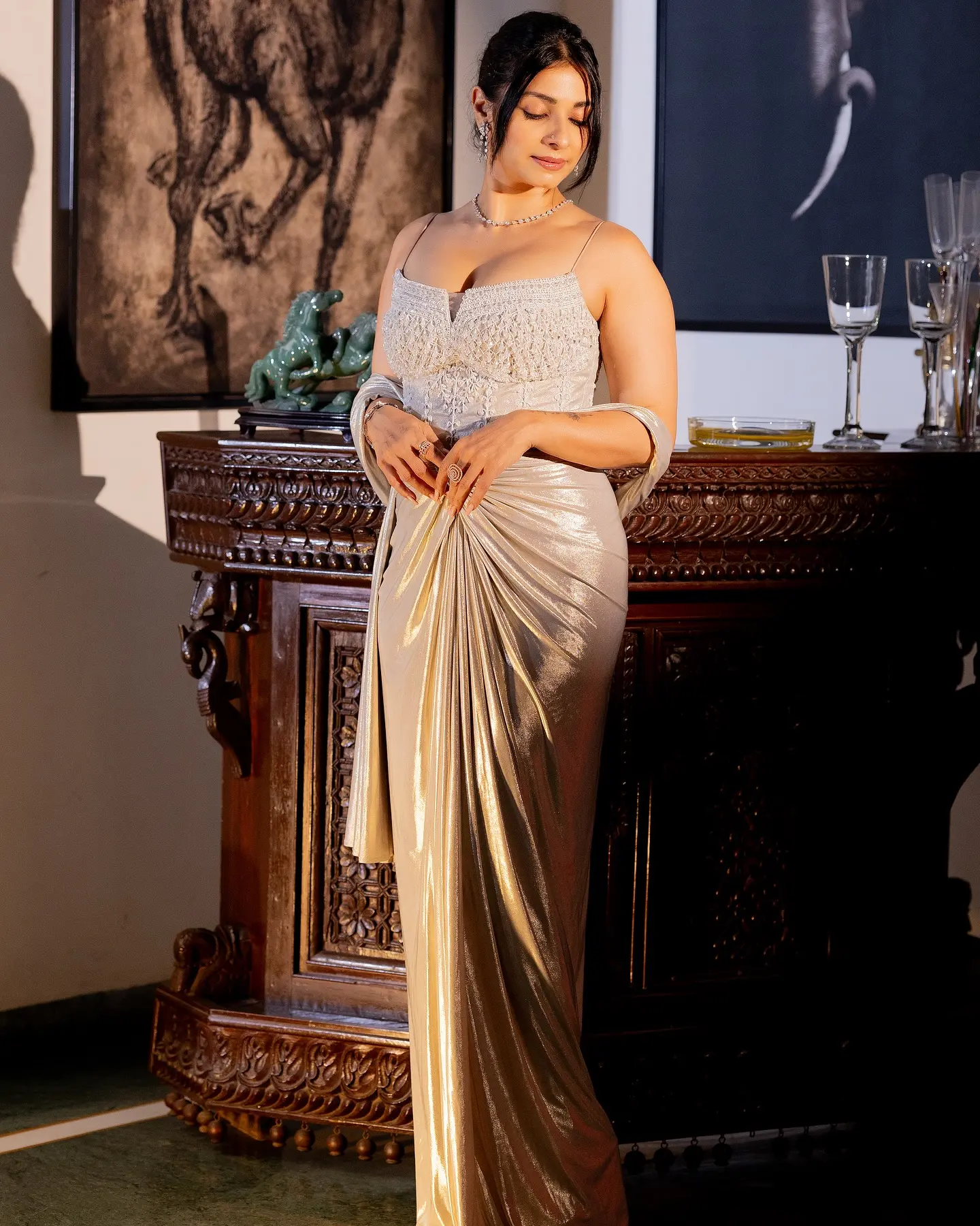 Tanisha Mukerji Wows In Cultural Saree Elegance