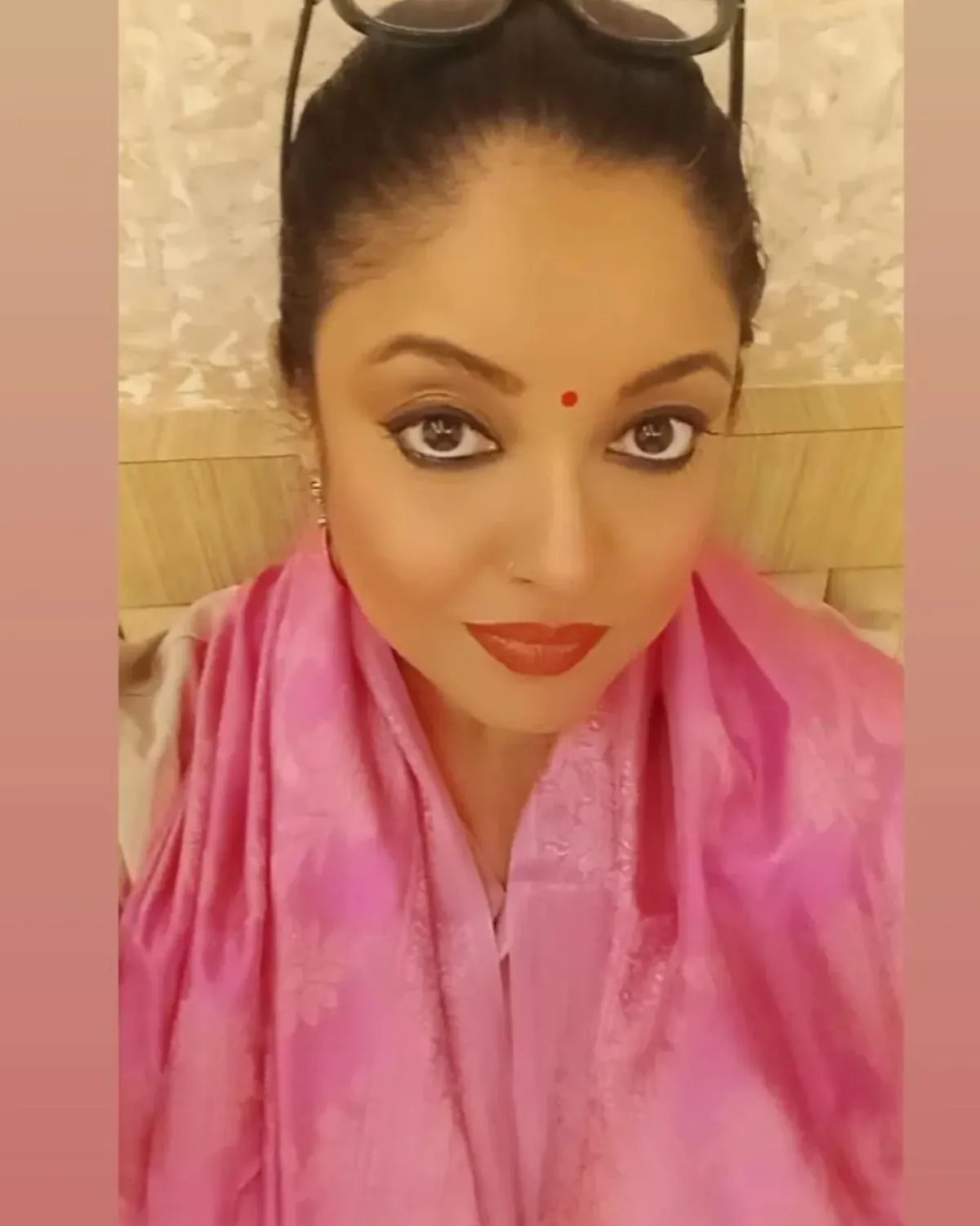 Tanushree Dutta Shares Cheerful Monday Message Tanushree Dutta's uplifting post lights up digital space, spreading Joy this new week now.