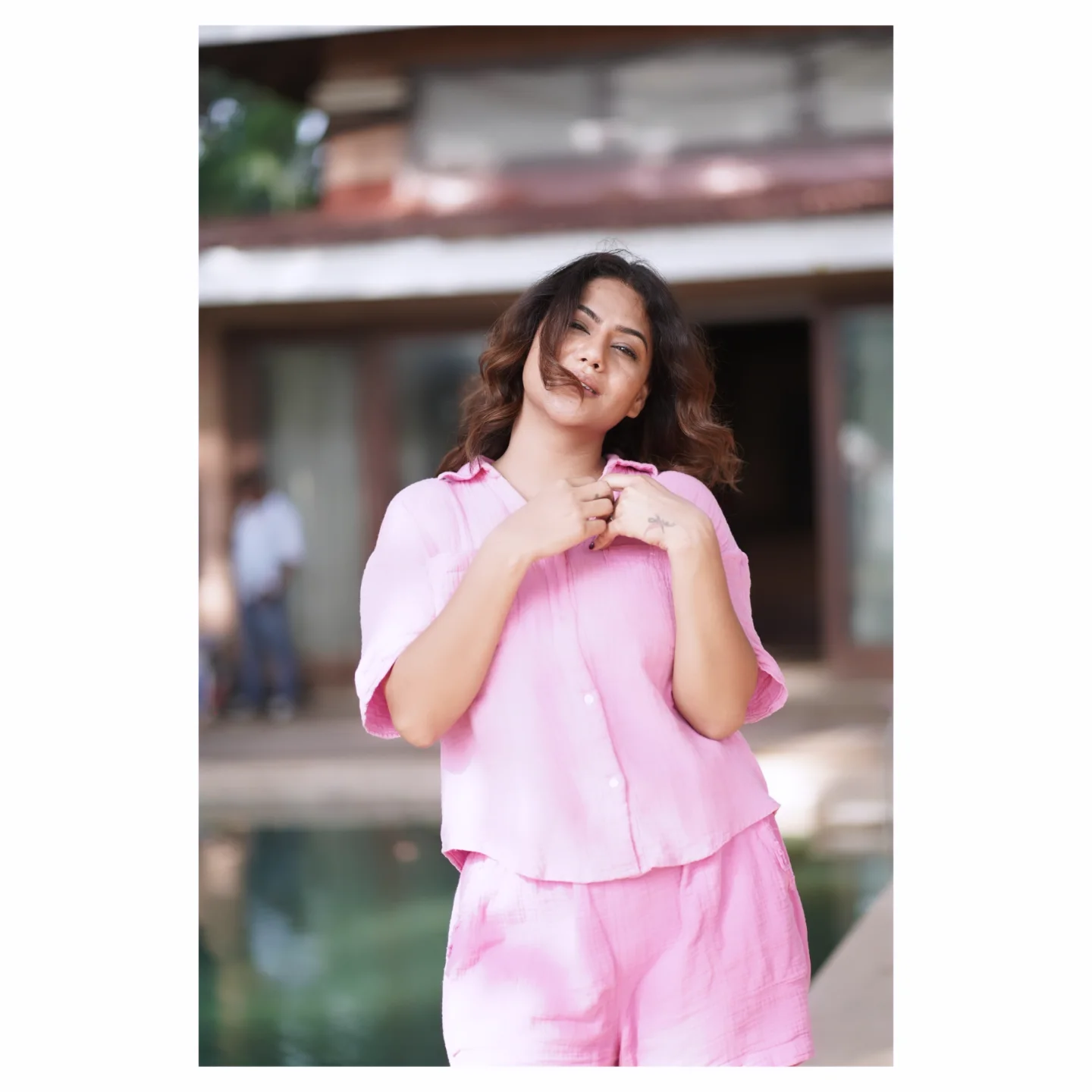 Tanya Desai Beats Monday Blues with Pastel Pink Vibes Tanya Desai brings playful pastel pink vibes to beat a challenging Monday blues moment now