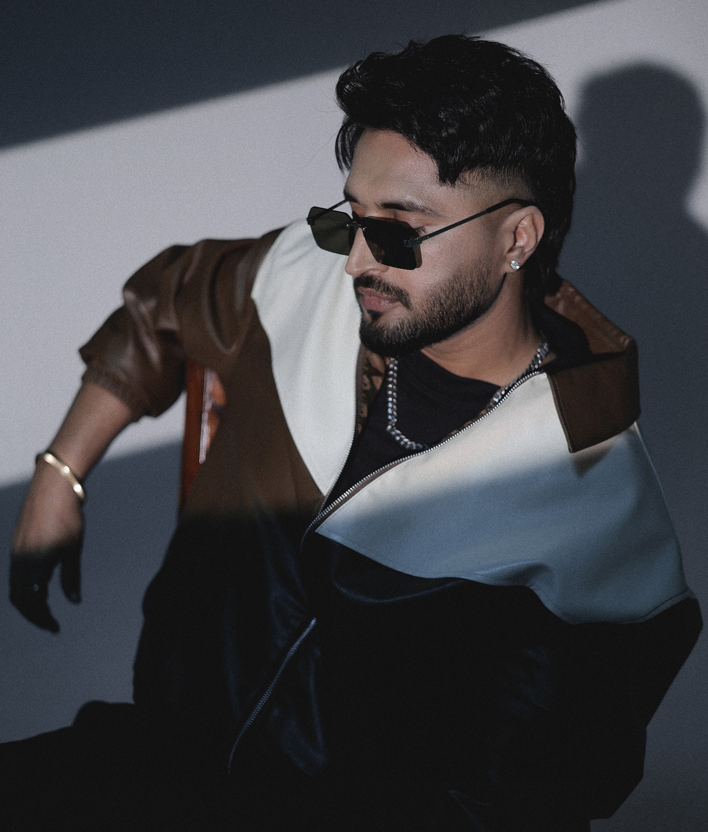 Tarifaan Terriyaaa: Jassie Gill Drops Fresh Bhangra Hit