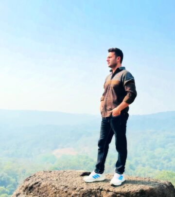 Tariq Bhat Celebrates Art And Bollywood Passion
