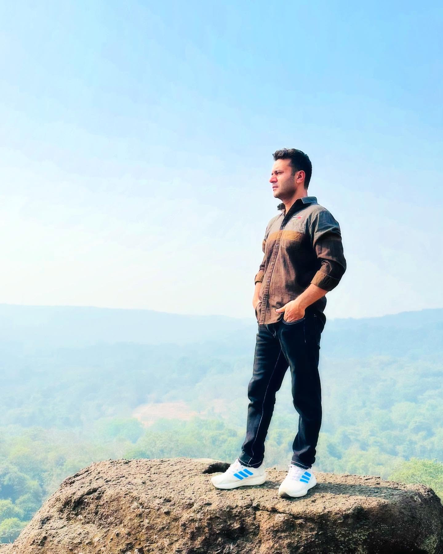 Tariq Bhat Celebrates Art And Bollywood Passion Celebrating a fearless vision in art, cinema, and direction from renowned Tariq Bhat.