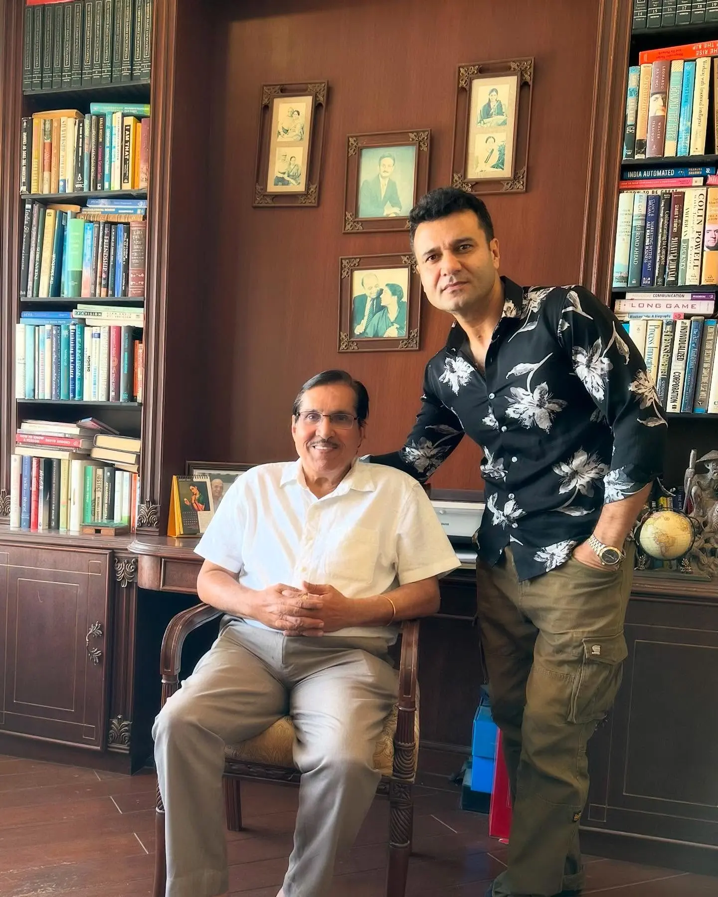 Tariq Bhat Joins Anand Manwani For New Venture Filmmaker Tariq Bhat reunites with producer Anand Manwani for a fresh, bold project.