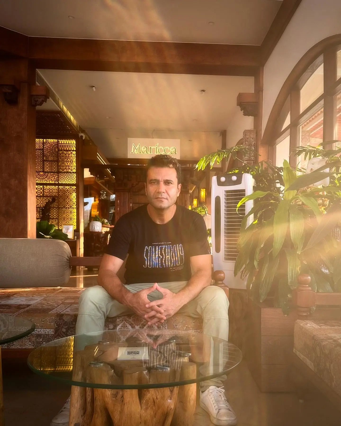 Tariq Bhat Radiates Style In Latest Instagram Glow Iconic filmmaker Tariq Bhat showcases radiant vibes, merging art and film in elegant style.