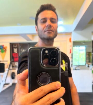 Tariq Bhat Shares Casual Phone Appreciation