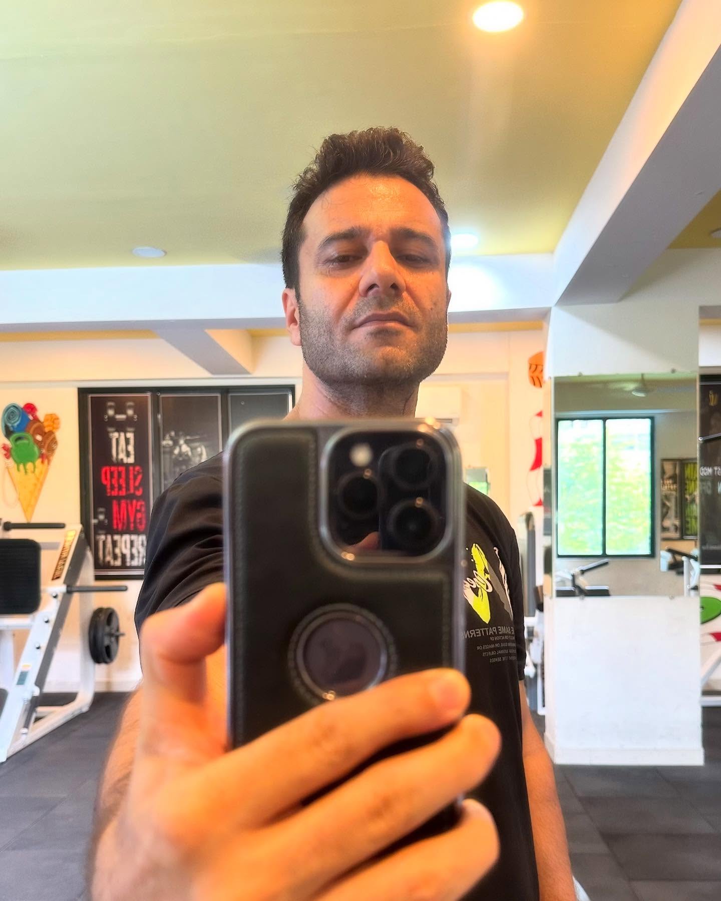Tariq Bhat Shares Casual Phone Appreciation