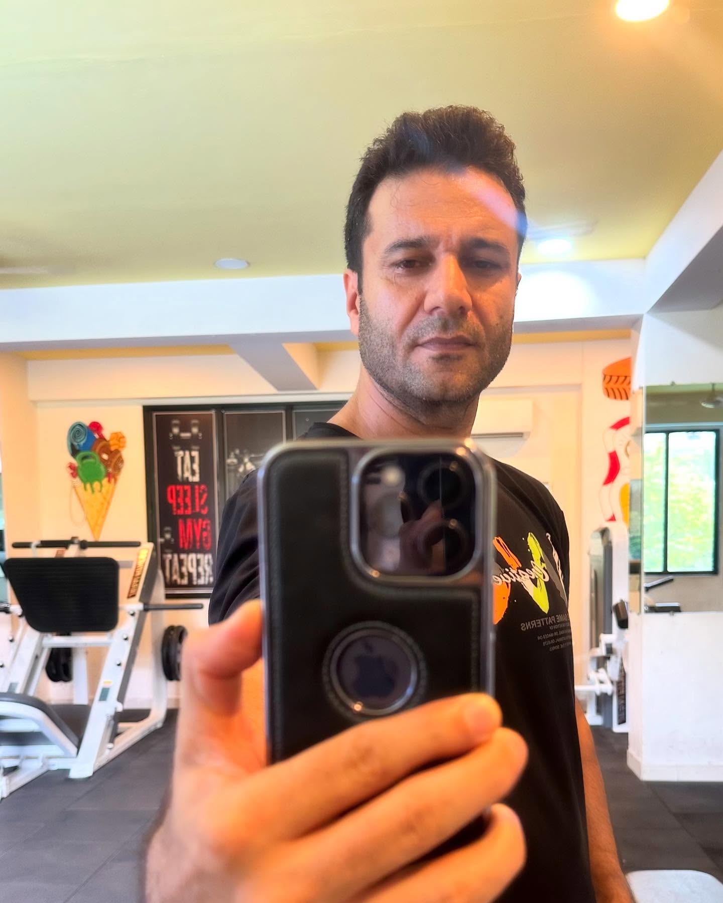 Tariq Bhat Shares Casual Phone Appreciation