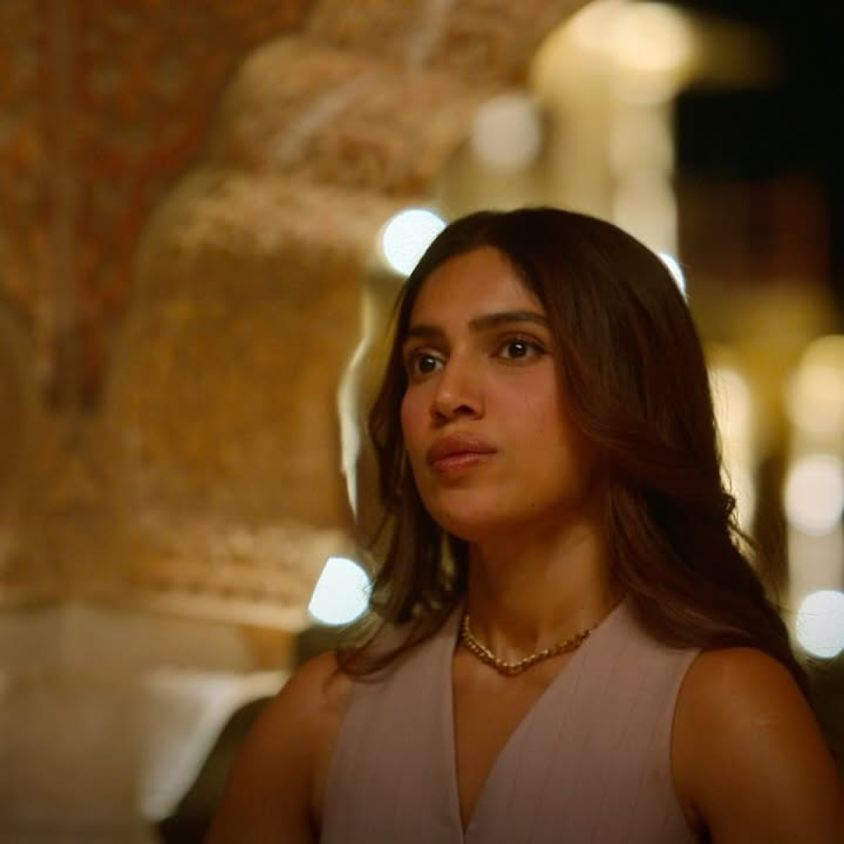 The Royals: Netflix Unveils New Series With Bold Style New Netflix launch on 9 May, showcasing dynamic creativity and celebrity glam in action!!!