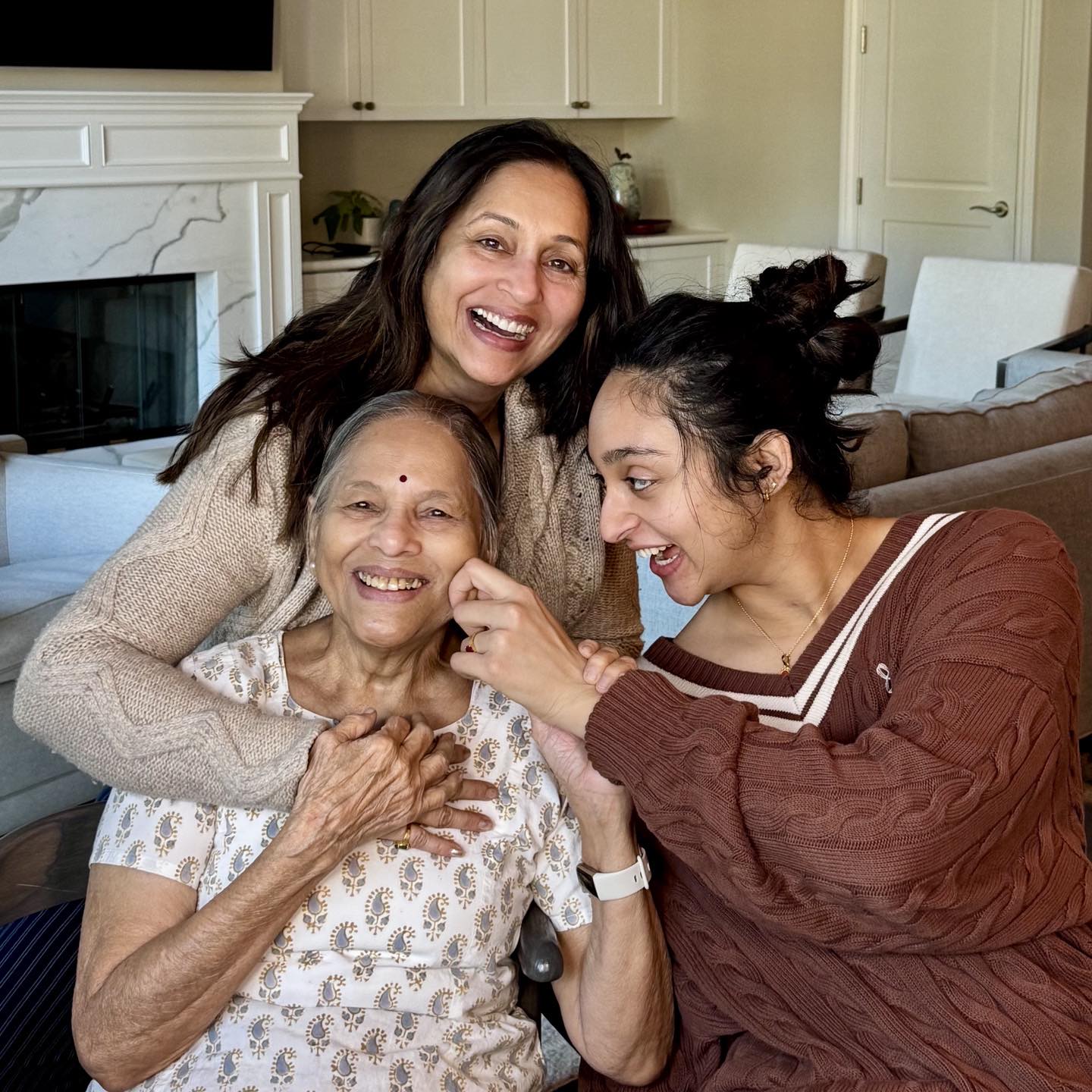 Honouring a three-generation bond with a heartfelt tribute that celebrates maternal grace.