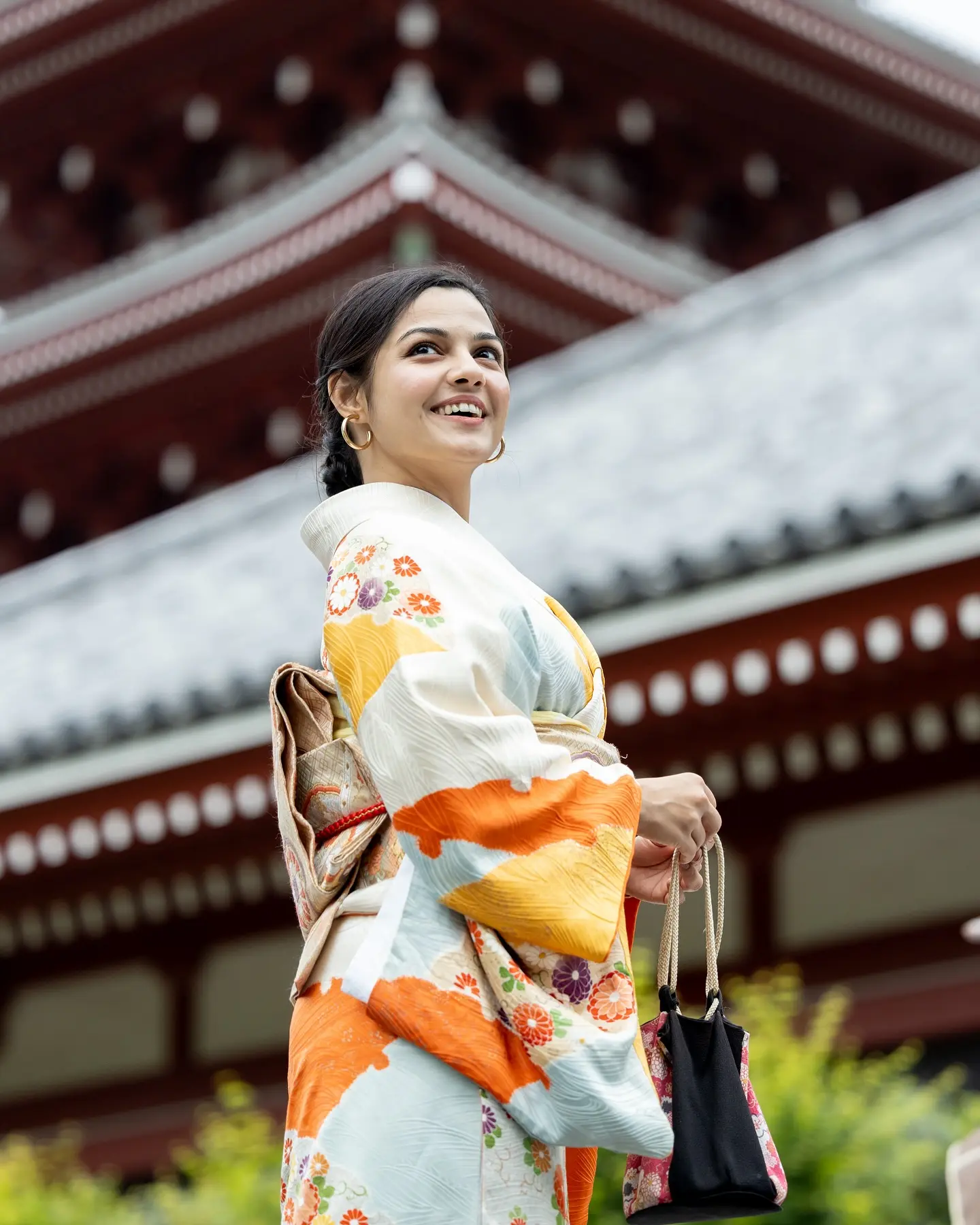 Tokyo Traditions: Aarya Embraces Japanese Heritage Discover ancient traditions as celebrated Aarya dons a Kimono at Tokyo's famed temple now!