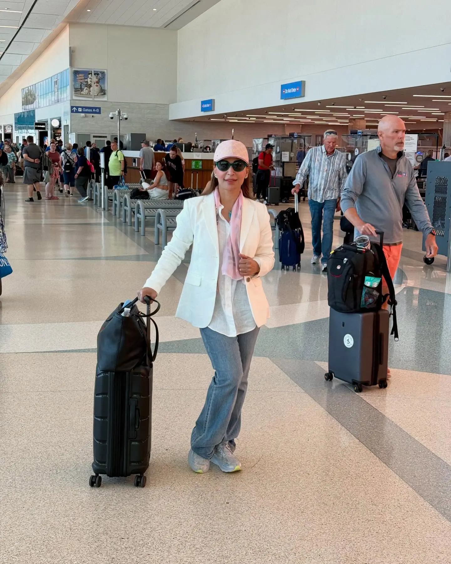 Travel Wisdom: Reema Khan Embraces Life’s Journey Reema Khan's travel post inspires us to explore and savor life's unfolding chapters fully.