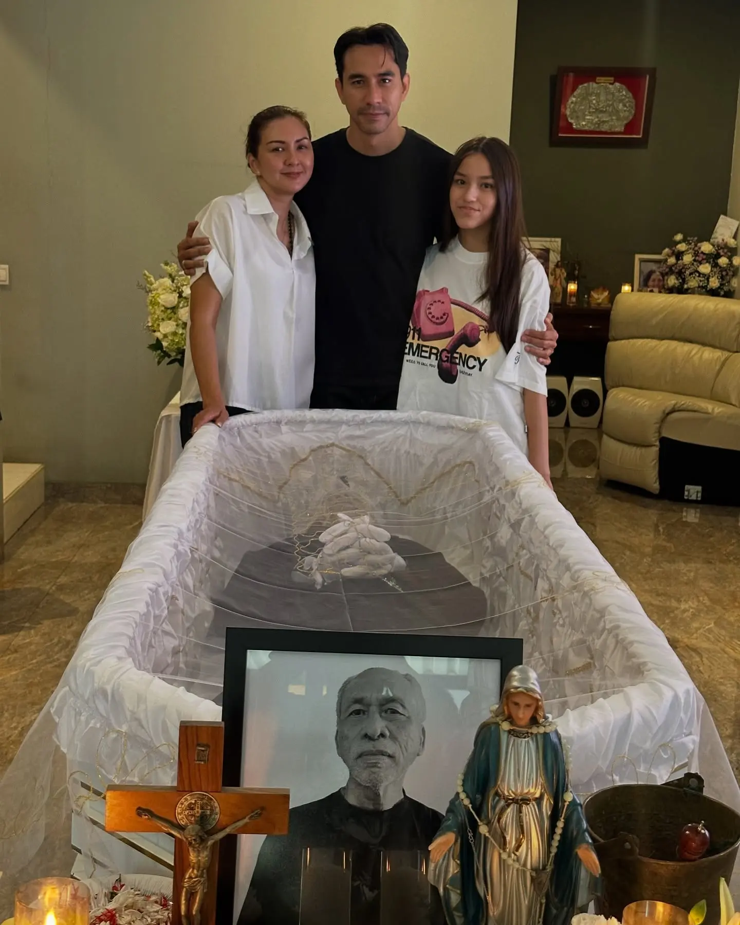 Tribute For Beloved Eyang Darius Sinathrya K honors his cherished Eyang, thanking family and friends with deep grace.
