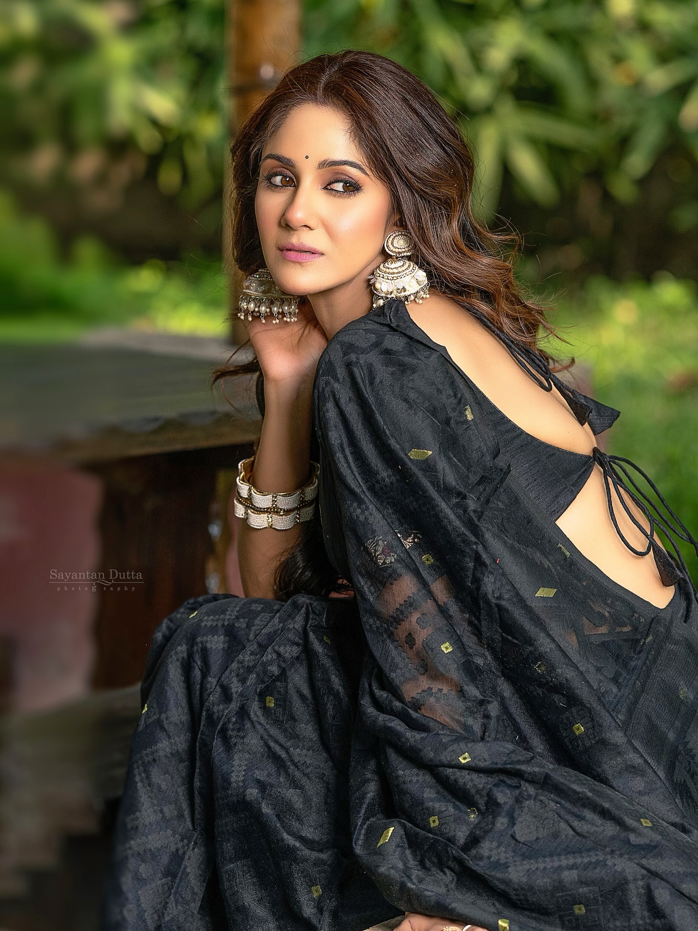 Heartfelt vibes on display as Trina Saha embraces love and shares pure art with fans.!!?!!