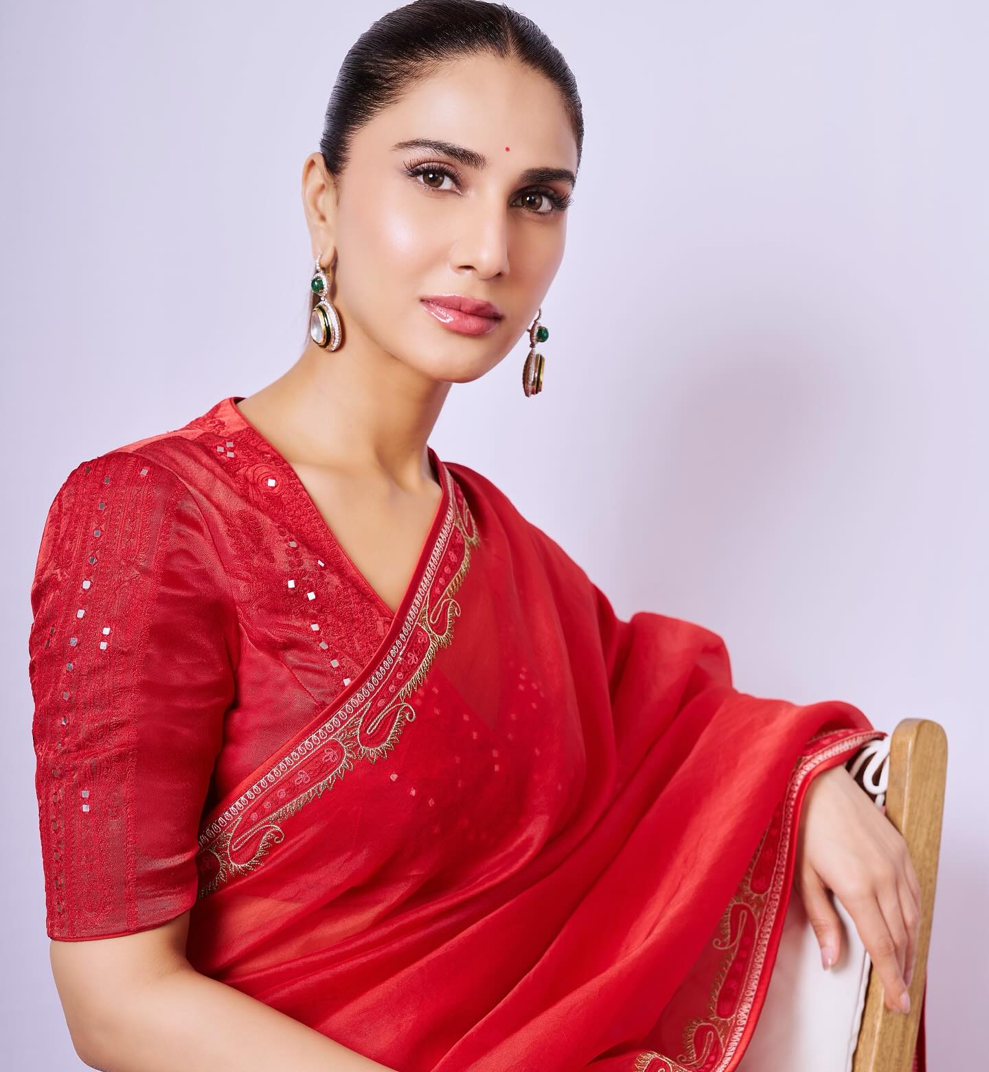 Vaani Kapoor Captures Waves Summit Vibes Elegant energy as Vaani Kapoor reveals stunning captivating moments at Waves Summit India.