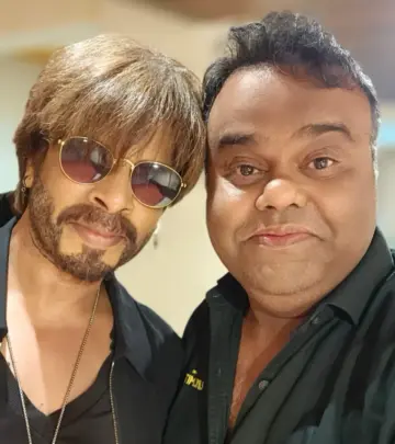 Vaibhav Mathur Channels Shahrukh Khan In Latest Insta Post