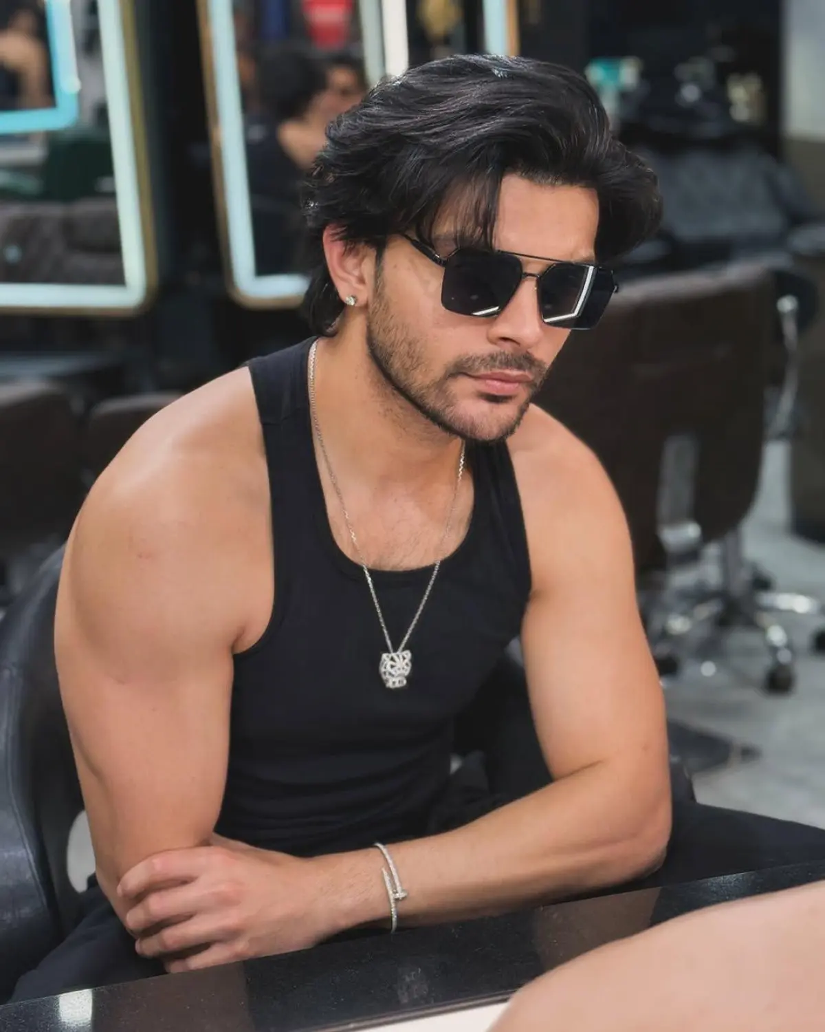 Veer Pahariya Sets A Stylish Standard Stylish And Sharp: Veer Pahariya Elevates His Look With A Perfect Mix Of Clean And Cool.!!