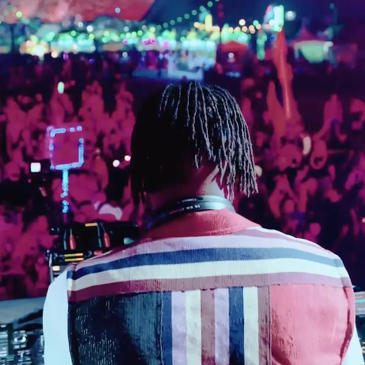 Vegas Lights Shine For AMÉMÉ