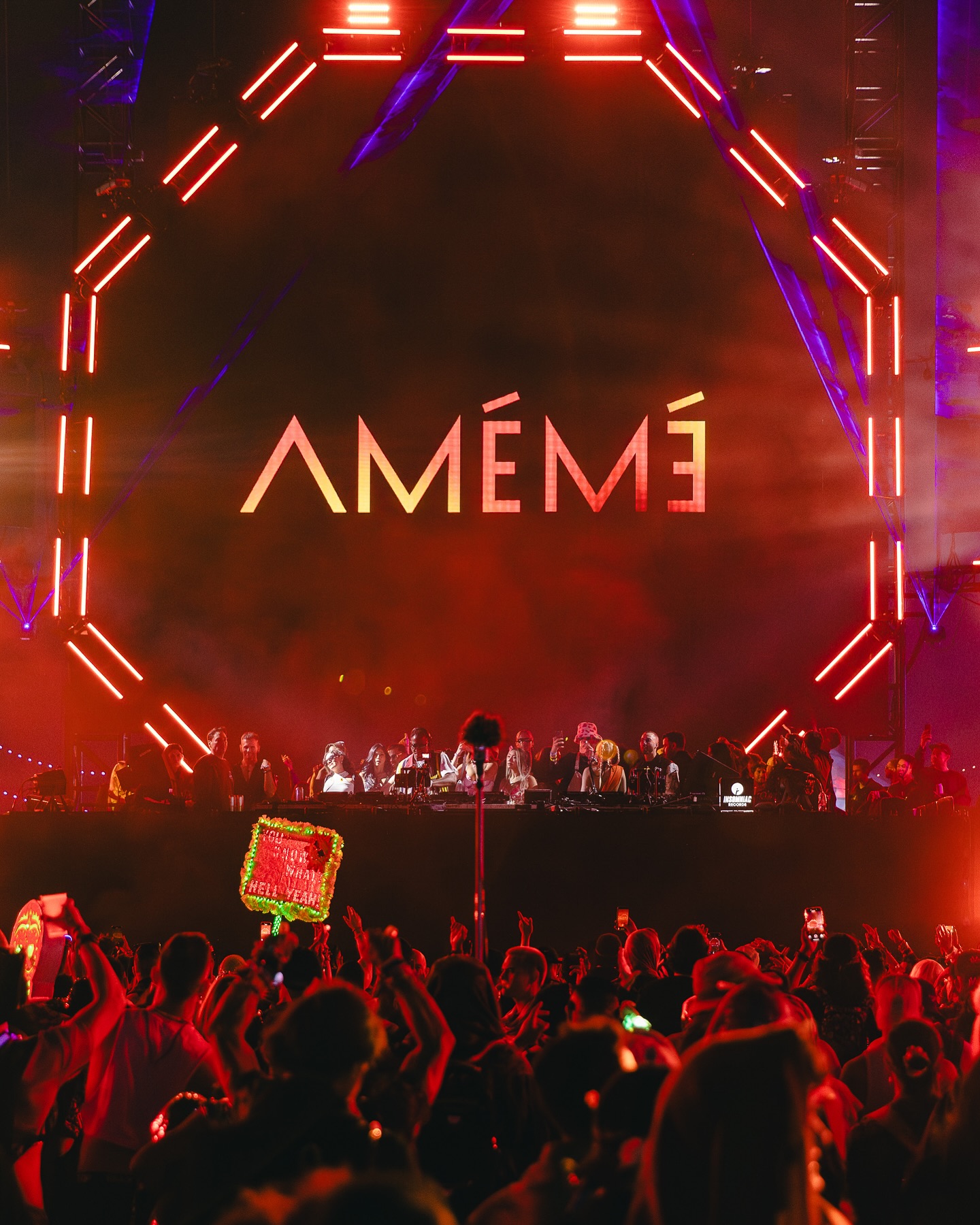 Vegas Lights Shine For AMÉMÉ