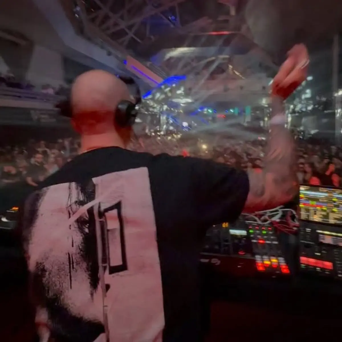 Verso Festival Shines in Paris Chris Liebing electrifies Paris at Verso, delivering vibrant techno and electric vibes!!!