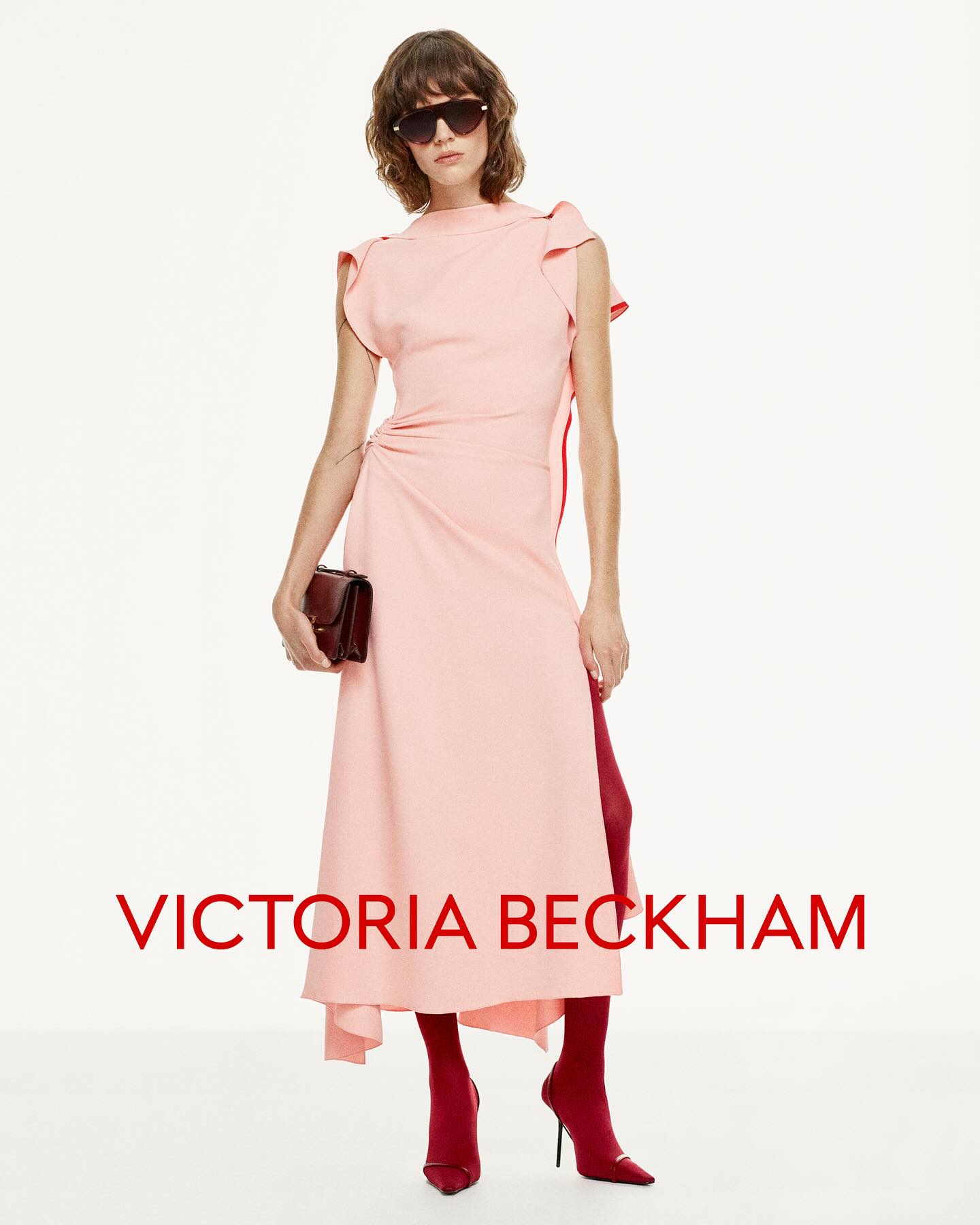 Beckham debuts new dresses: two-tone silhouettes, burgundy VBDorian for an edgy look now!