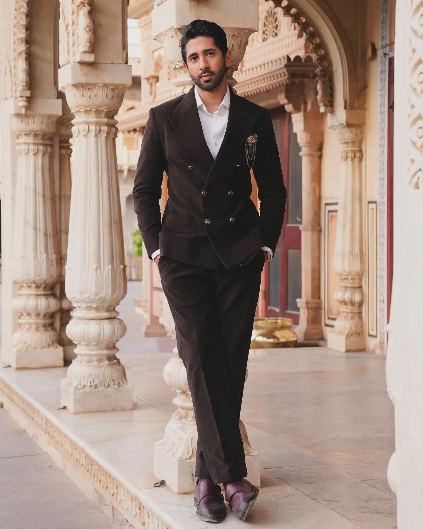 Vihaan Samat’s Royal Looktest Unveils Evolving Style Debuting his first looktest for The Royals, Vihaan embarks on a journey of evolving style.