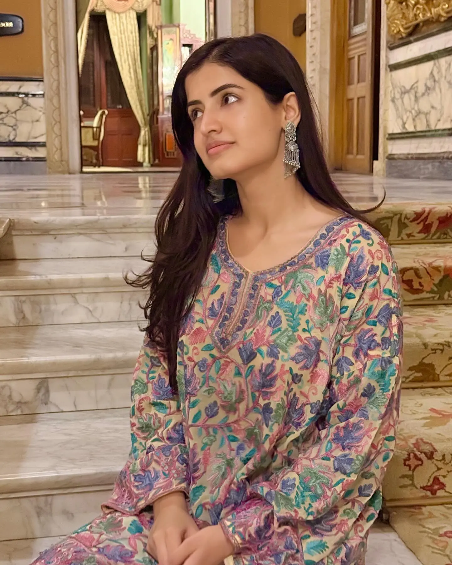 Vinali Bhatnagar Stuns With Chic Floral Potd Look