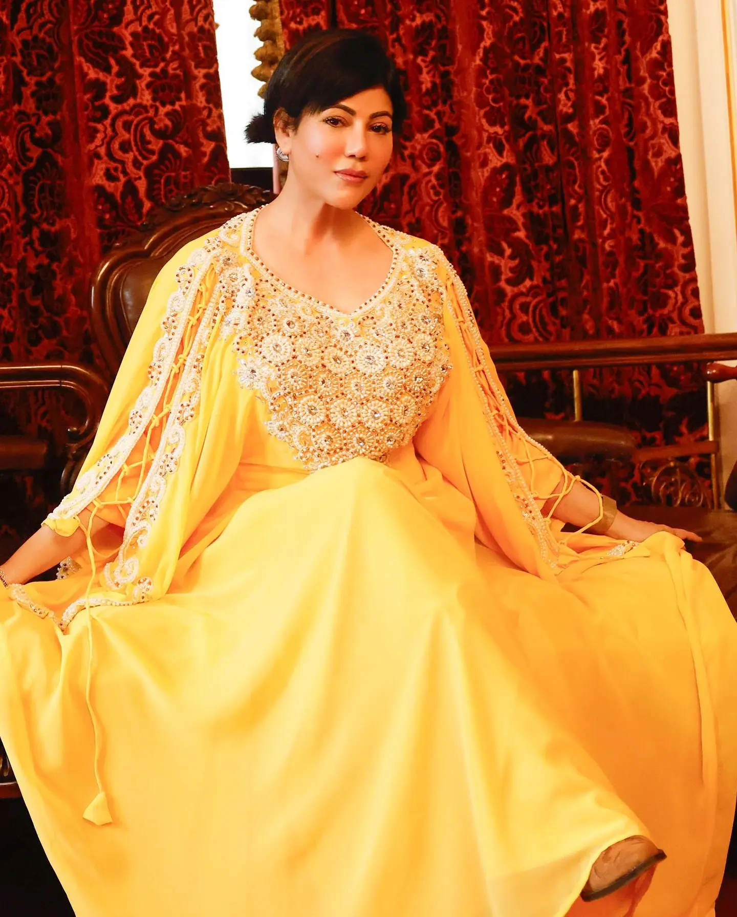 Warda Khan Radiates in Stunning Yellow Look