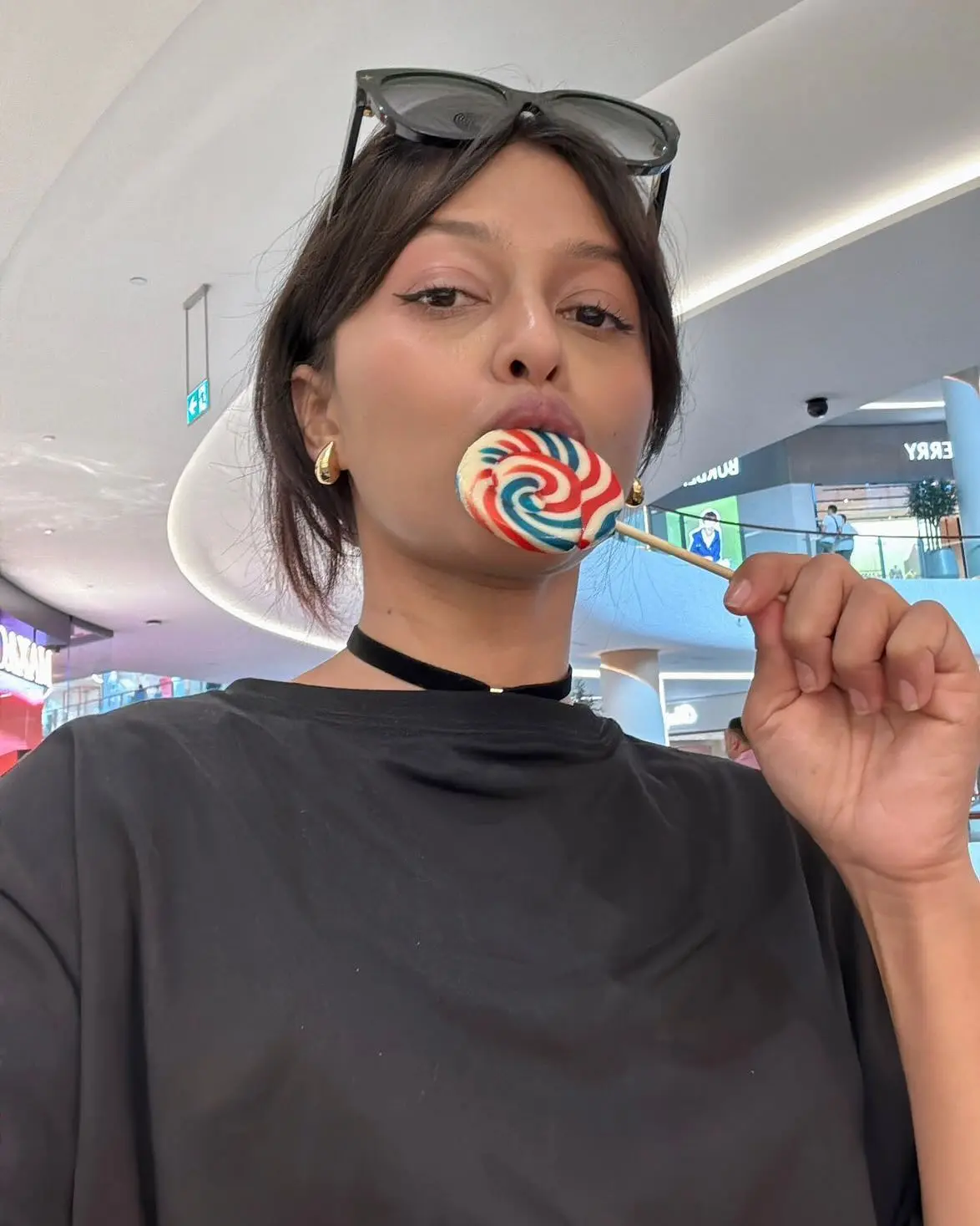 Yohani Dazzles In Dubai