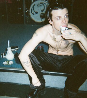 Experience live energy and showmanship as Yungblud embarks on his global IDOLS tour now!!