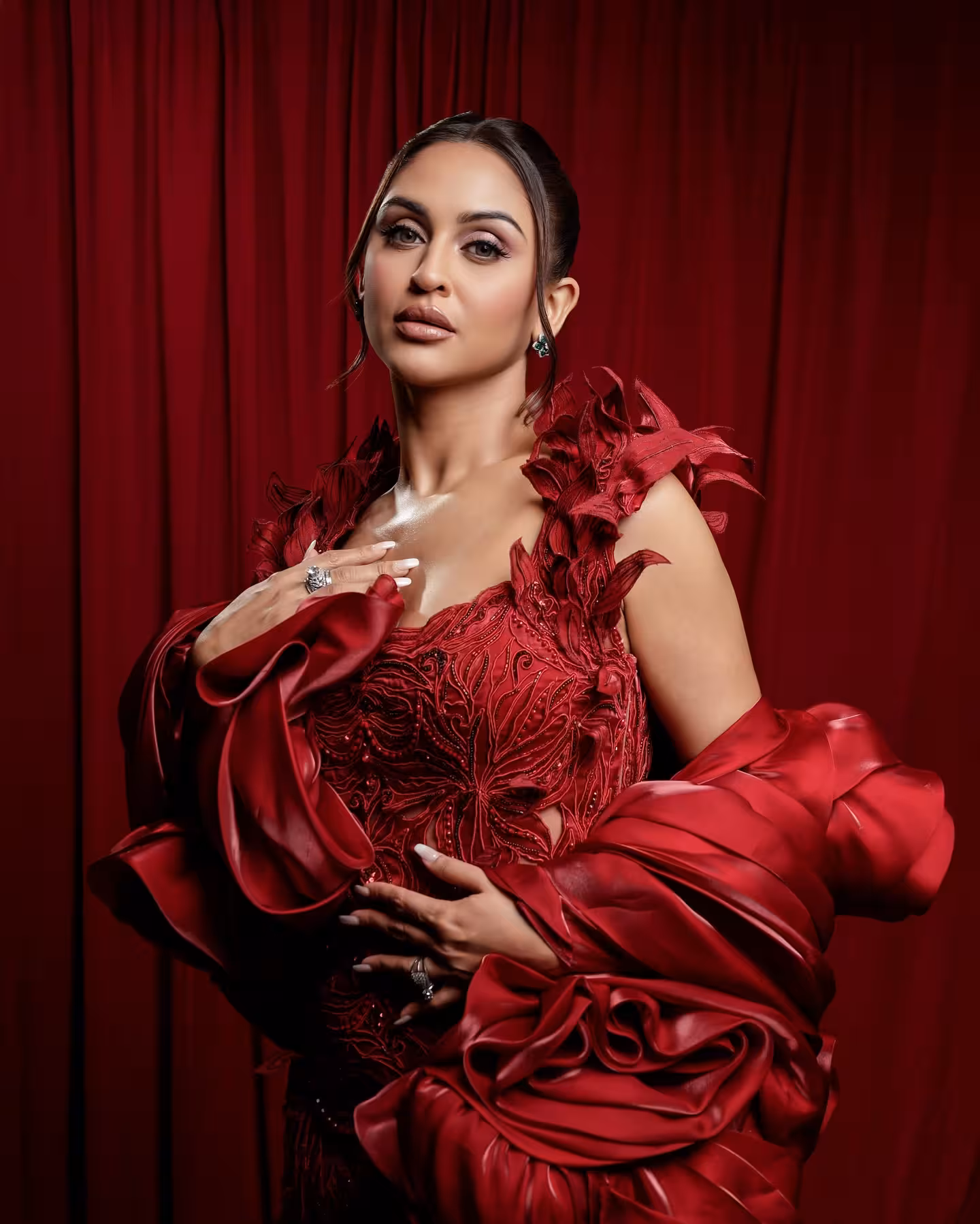 90s Vibe: Krystle D’Souza Stuns on Retro Shoot Retro charm meets modern allure in this captivating, nostalgic display of vibrant glam!!!!