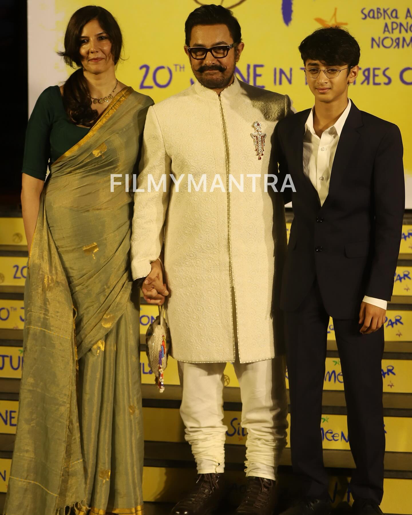 Aamir Khan Poses With Girlfriend And Son