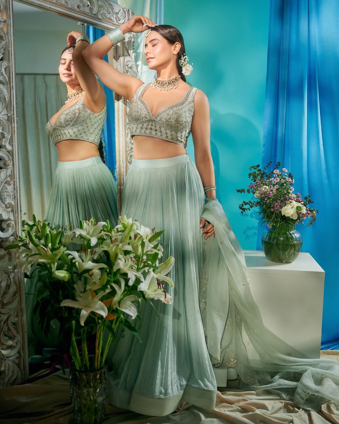 Aamna Sharif Mesmerizes With Striking Look