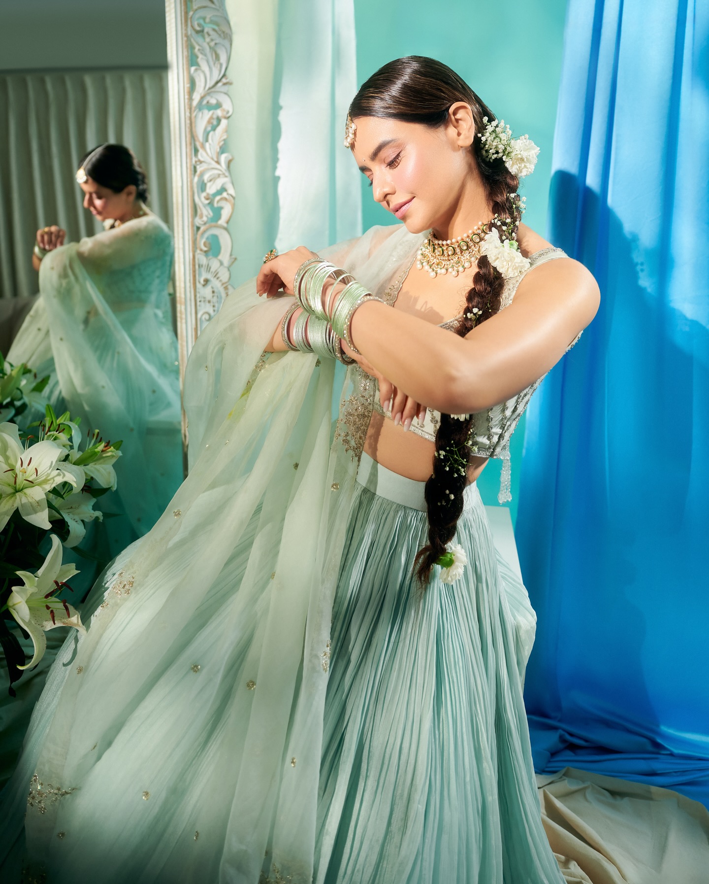 Aamna Sharif Mesmerizes With Striking Look