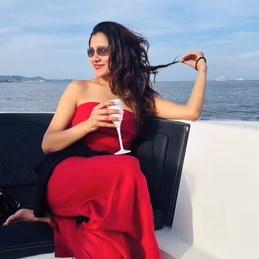 Aastha Gill Celebrates Paapi Streaming Success
