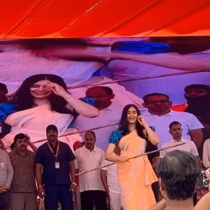 Adah Sharma Embraces Indore’s Culinary Charm