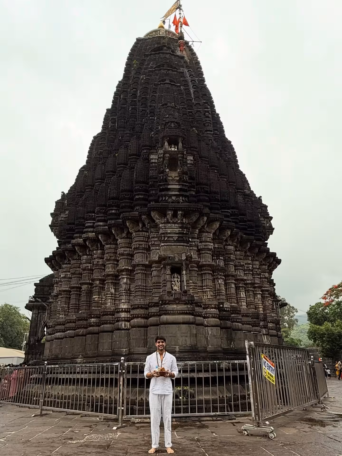 Ankit Gupta’s First Jyotirlinga Visit Ankit Gupta finds calm at his first jyotirlinga visit on a quiet reflective inner journey!