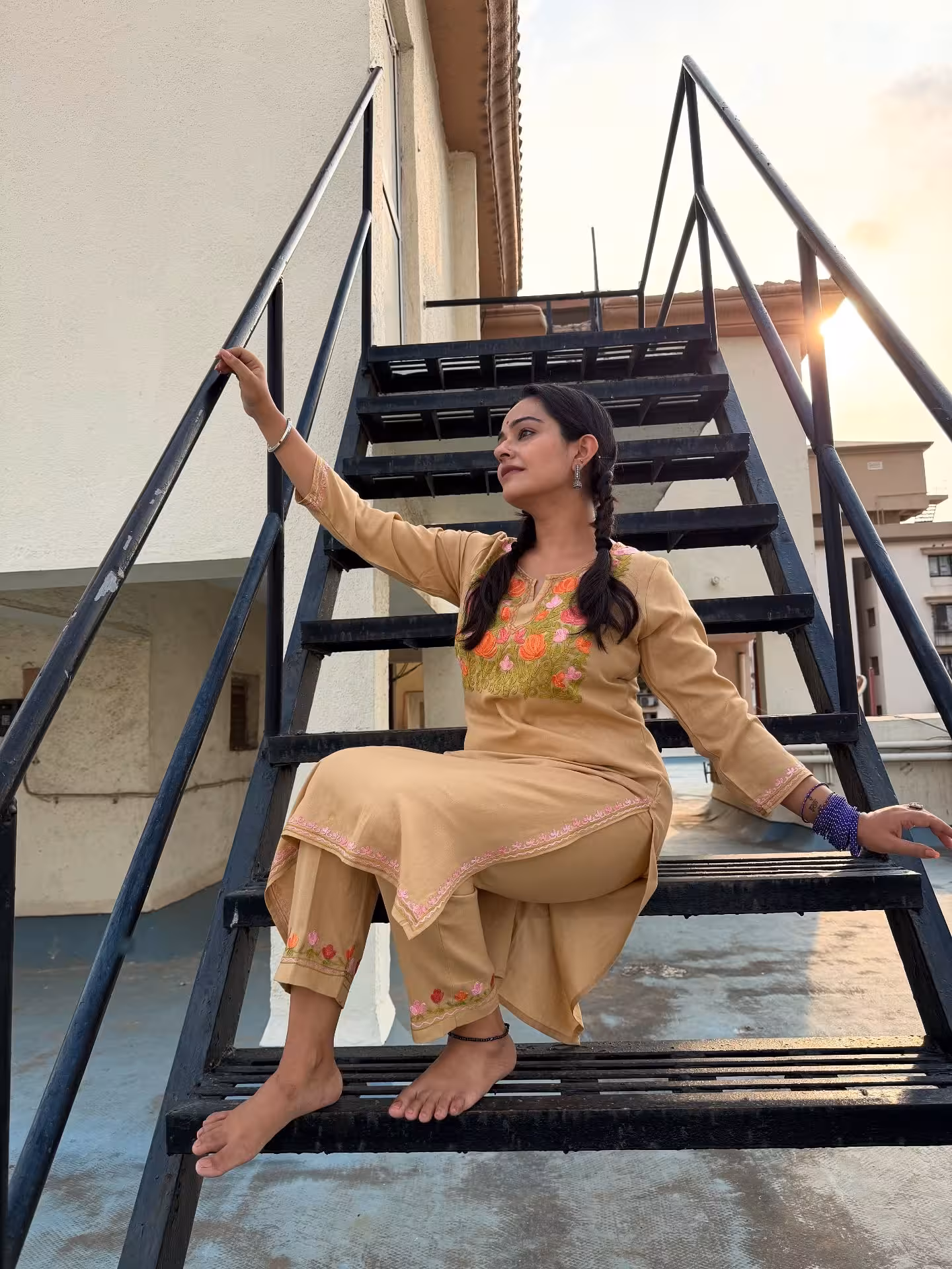 Apoorva Arora Clinches Mirchi Award For OTT Comedy