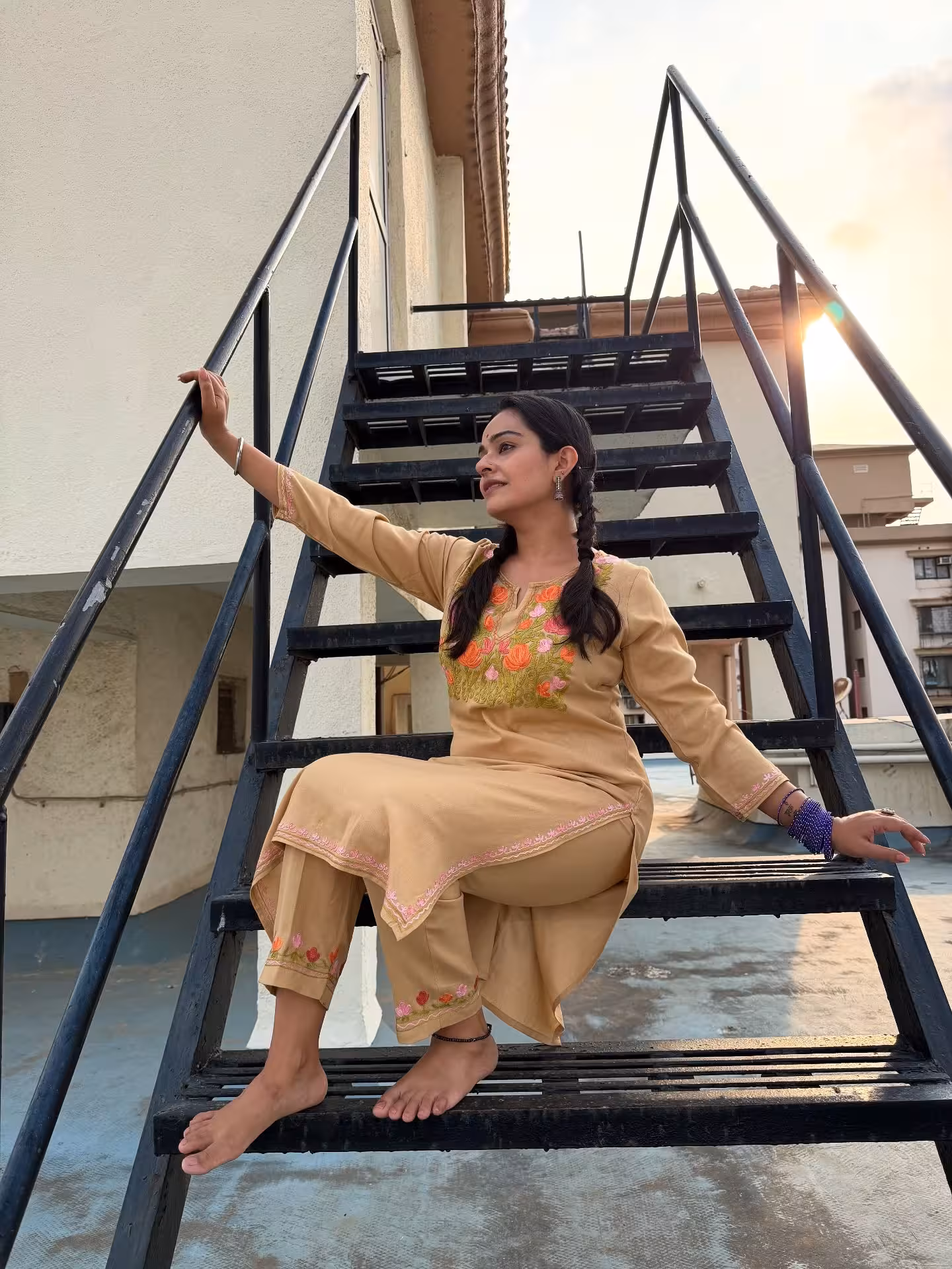 Apoorva Arora Clinches Mirchi Award For OTT Comedy