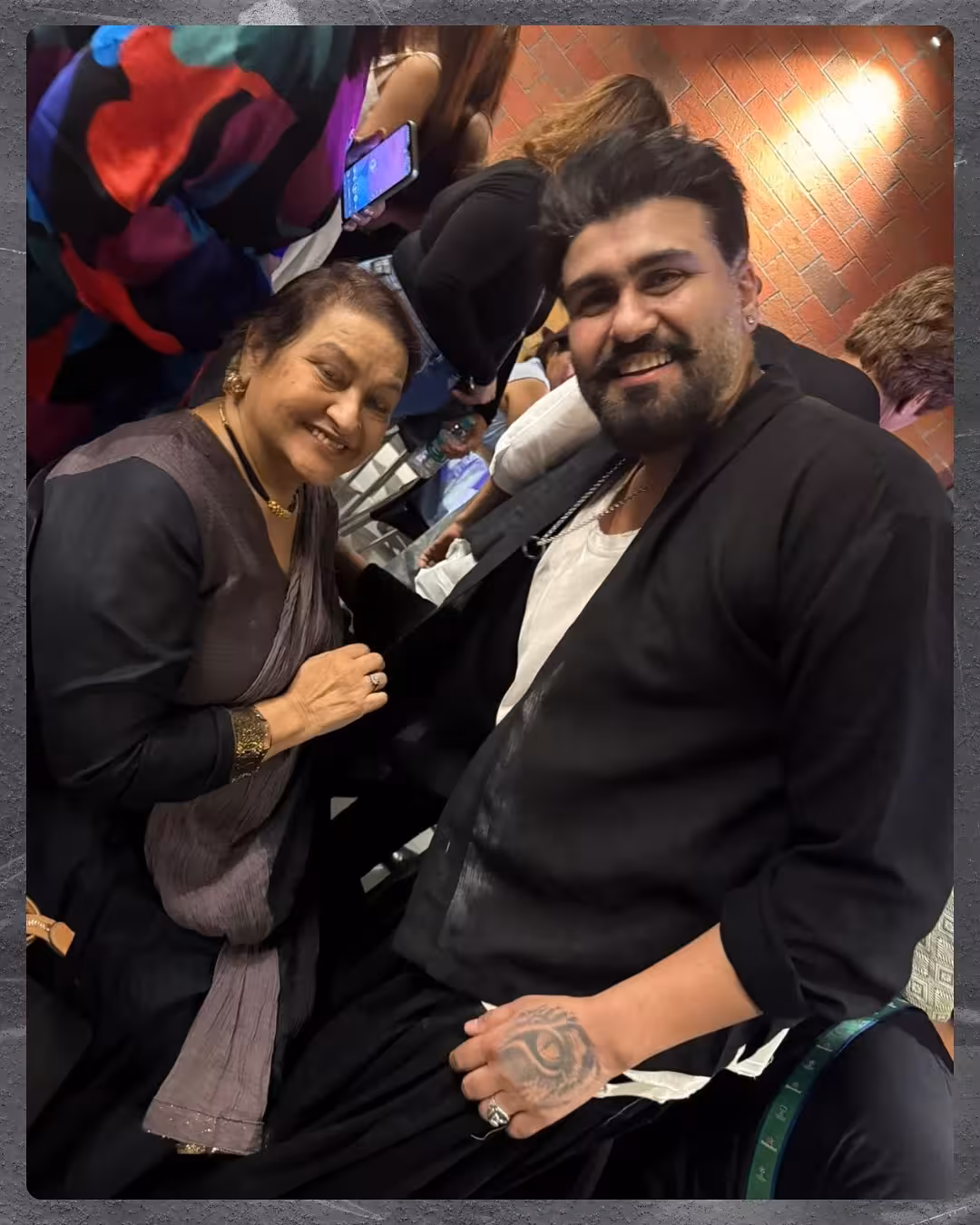 Arya Babbar Dazzles in 'Oye Babbar Oye'