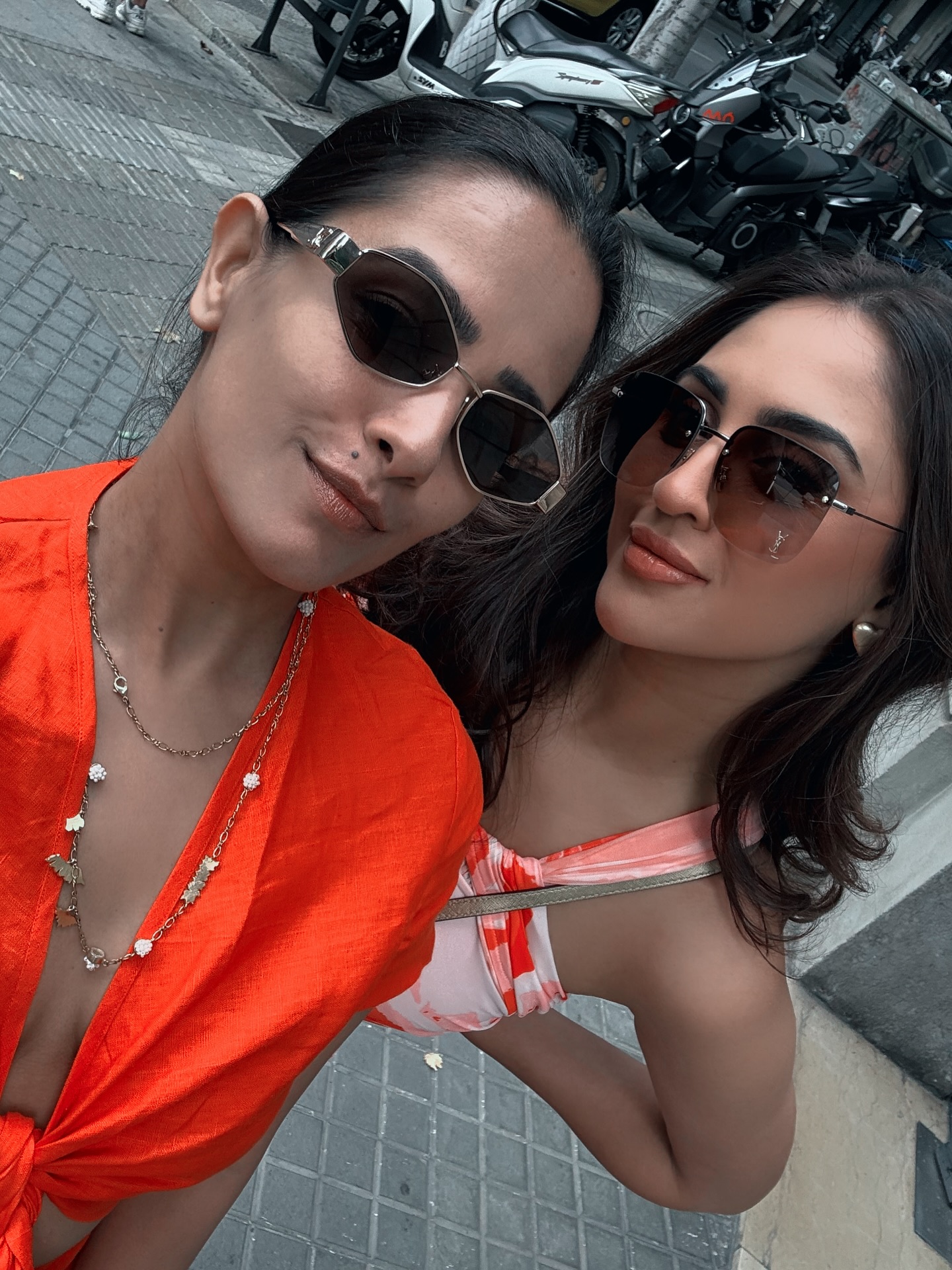 Barcelona Bits: Anita's Vibrant Spanish Moments