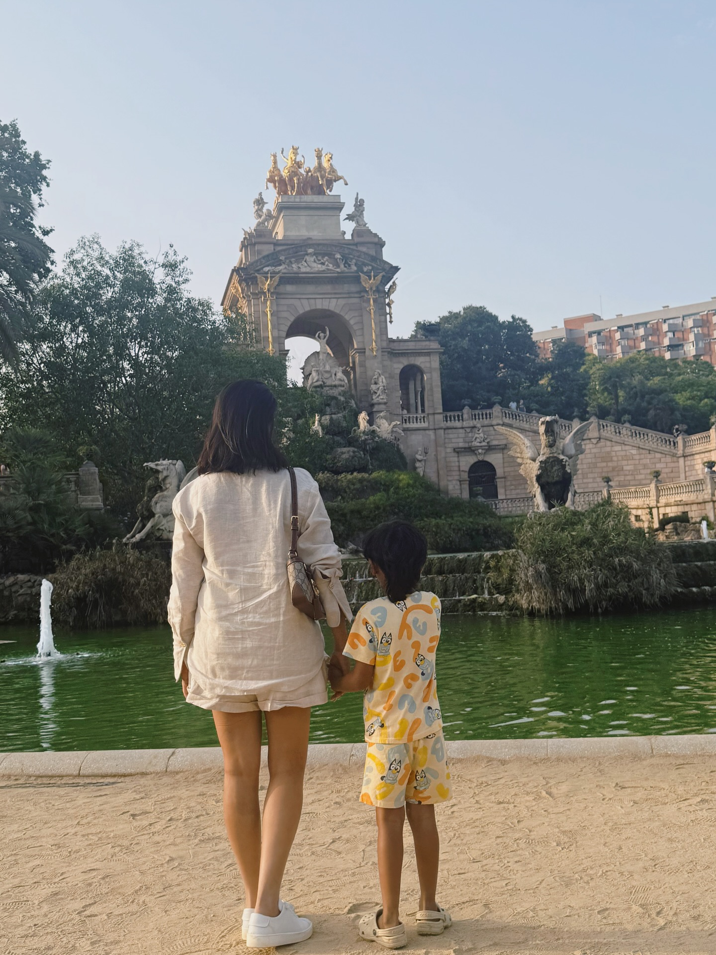 Barcelona Bits: Anita's Vibrant Spanish Moments