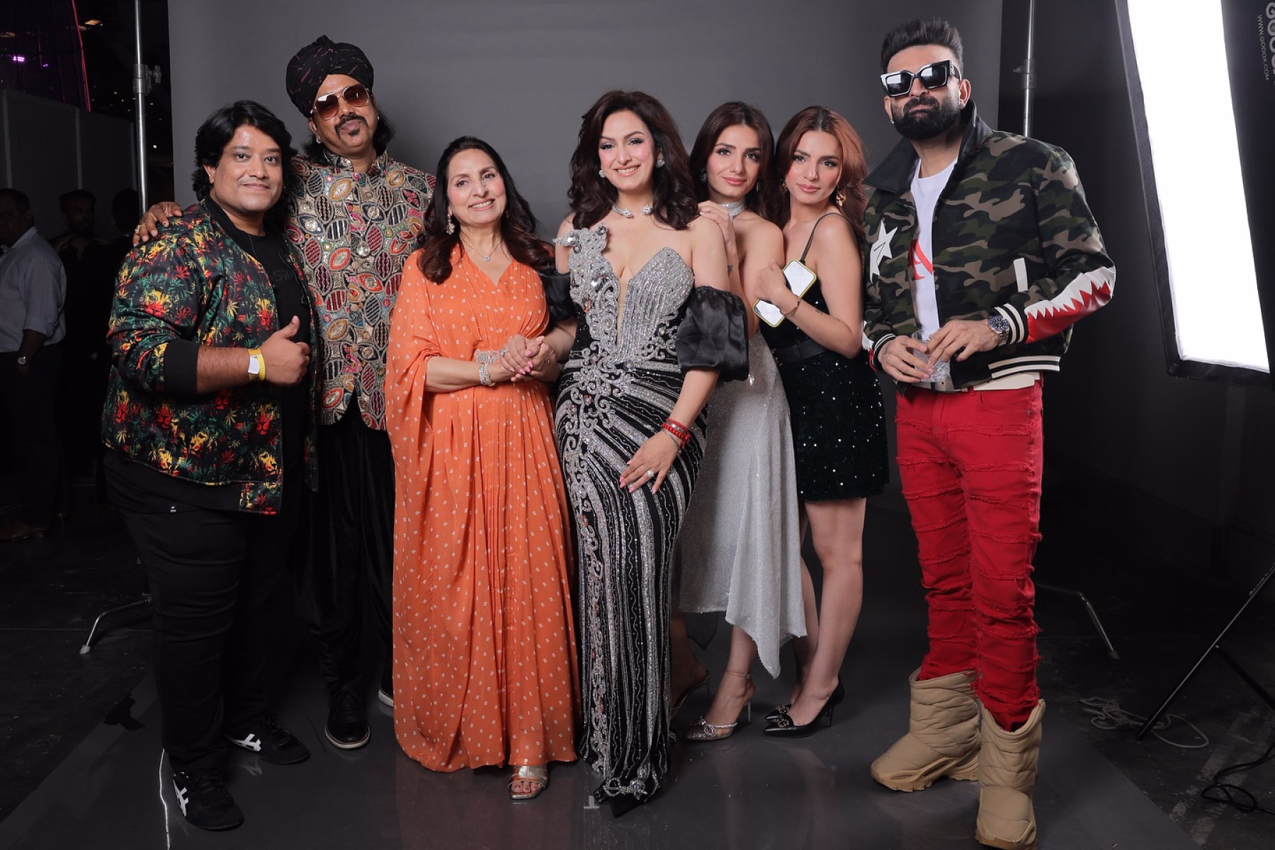Special WOW Awards set unites dynamic voices in a heartfelt musical collaboration on stage.