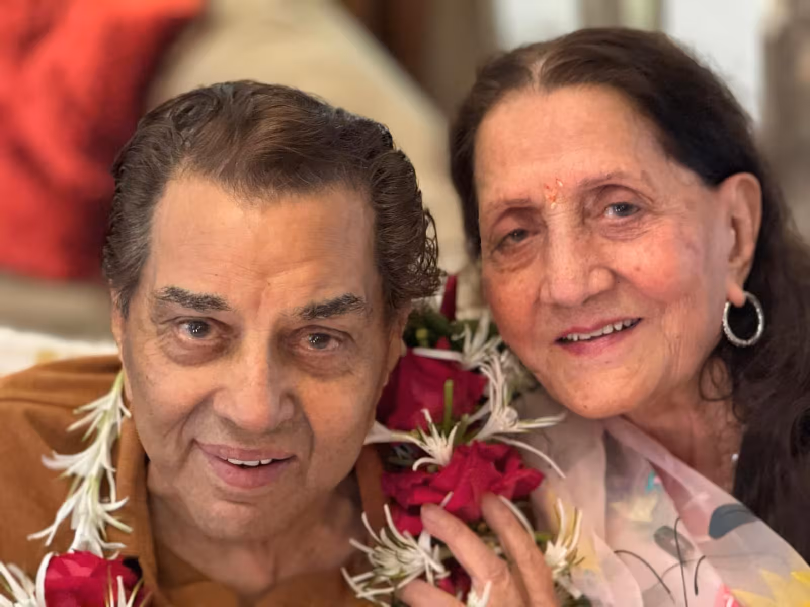Bobby Deol Celebrates Parental Anniversary Renowned actor marks his parents’ milestone with heartfelt Instagram tribute and warm wishes.